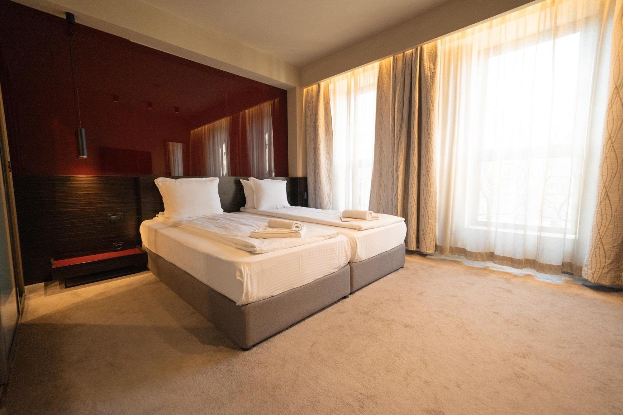 Famous House Hotel พลอฟดิฟ ภายนอก รูปภาพ
